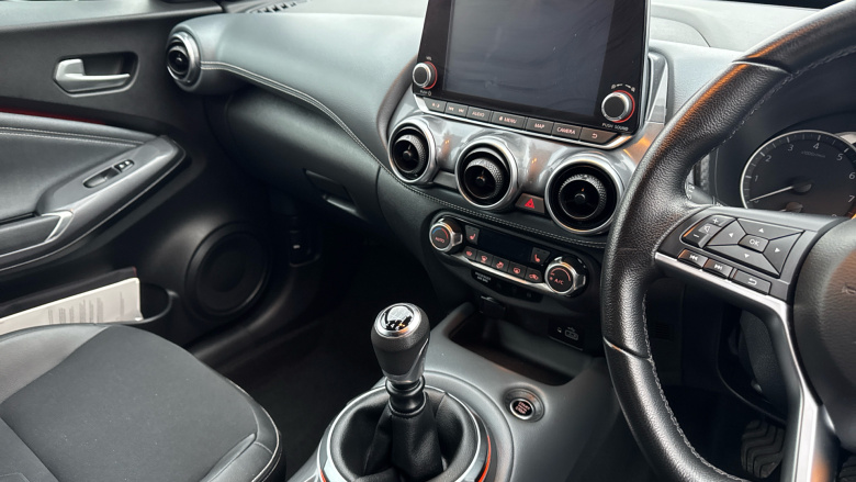 Nissan Juke 1.0 DiG-T 114 Tekna 5dr Petrol Hatchback